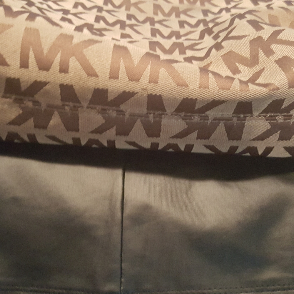 Handbag - Picture 3 of 5